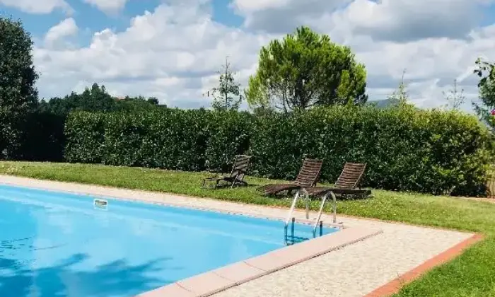 Rexer-Fabriano-Villa-prestigiosa-con-piscina-SALONE