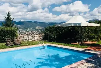 Rexer-Fabriano-Villa-prestigiosa-con-piscina-SALONE