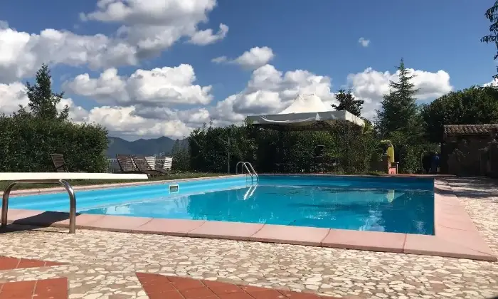 Rexer-Fabriano-Villa-prestigiosa-con-piscina-SALONE