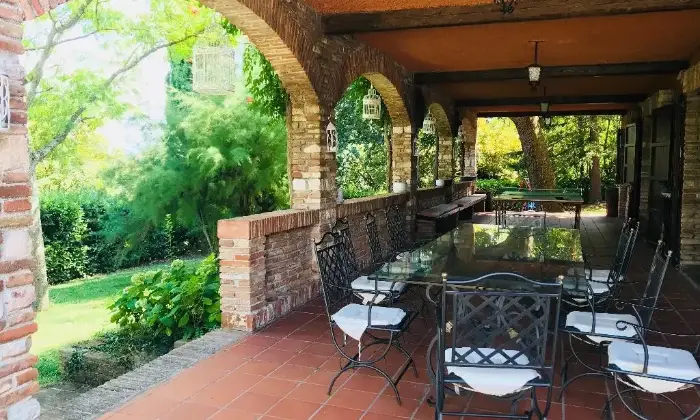 Rexer-Fabriano-Villa-prestigiosa-con-piscina-SALONE