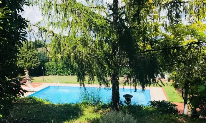 Rexer-Fabriano-Villa-prestigiosa-con-piscina-SALONE