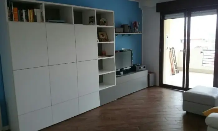 Rexer-Roma-Appartamento-rifinito-in-complesso-residenziale-con-piscina-SALONE