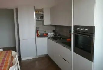 Rexer-Roma-Appartamento-rifinito-in-complesso-residenziale-con-piscina-CUCINA