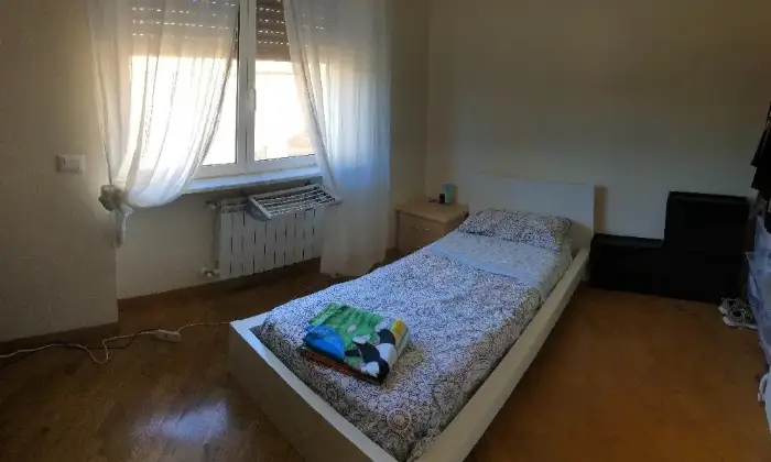 Rexer-Roma-Stanza-singola-in-trilocale-CAMERA-DA-LETTO