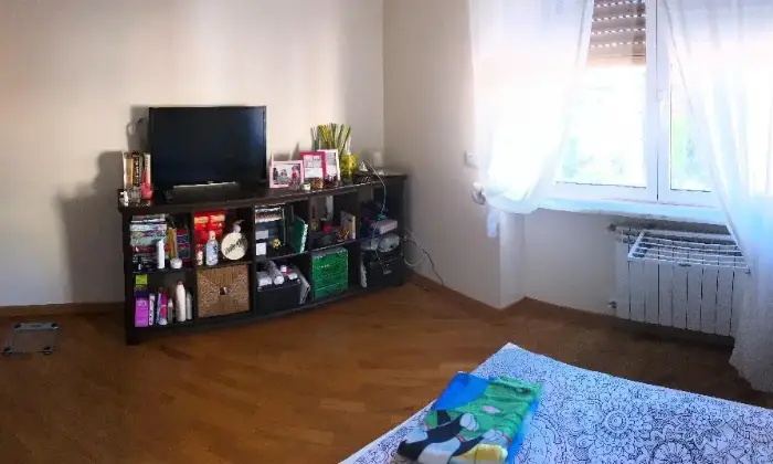 Rexer-Roma-Stanza-singola-in-trilocale-CAMERA-DA-LETTO
