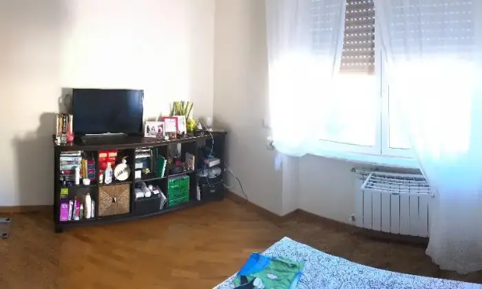 Rexer-Roma-Stanza-singola-in-trilocale-CAMERA-DA-LETTO