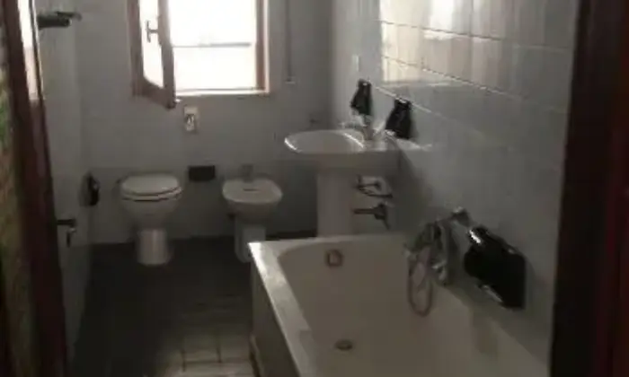 Rexer-Belmonte-Mezzagno-Luminoso-vani-BAGNO