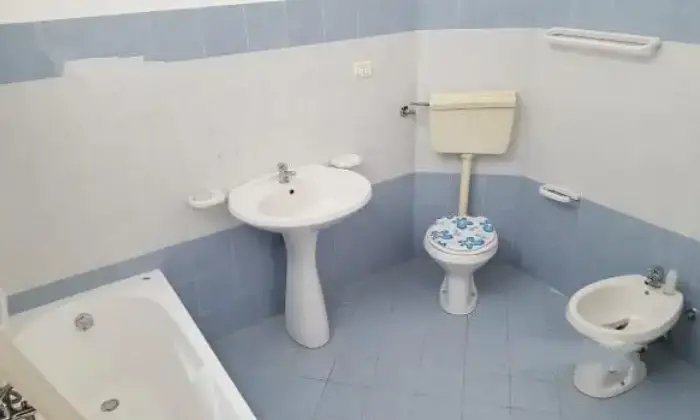 Rexer-Alcamo-In-affitto-appartamento-semiristrutturato-BAGNO