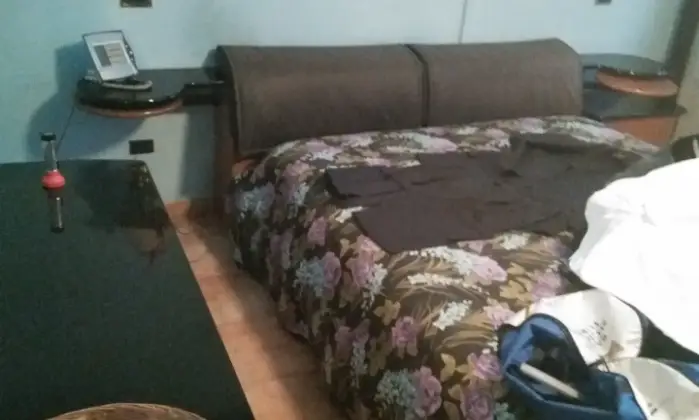 Rexer-Giussago-Camere-con-bagno-in-casa-indipendente-con-giardino-CAMERA-DA-LETTO
