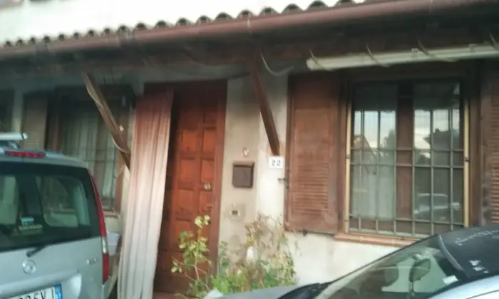Rexer-Giussago-Camere-con-bagno-in-casa-indipendente-con-giardino-Ingressocortile