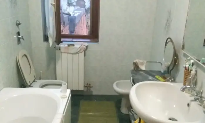 Rexer-Giussago-Camere-con-bagno-in-casa-indipendente-con-giardino-BAGNO