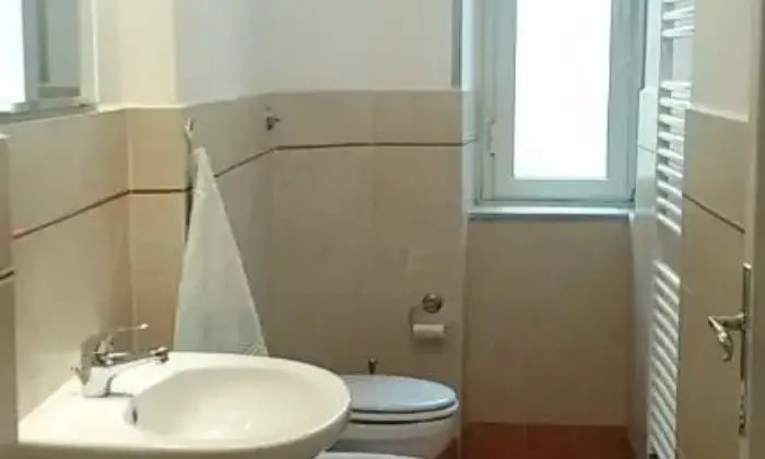 Rexer-Frosinone-Ampio-appartamento-centrale-ideale-per-studenti-BAGNO