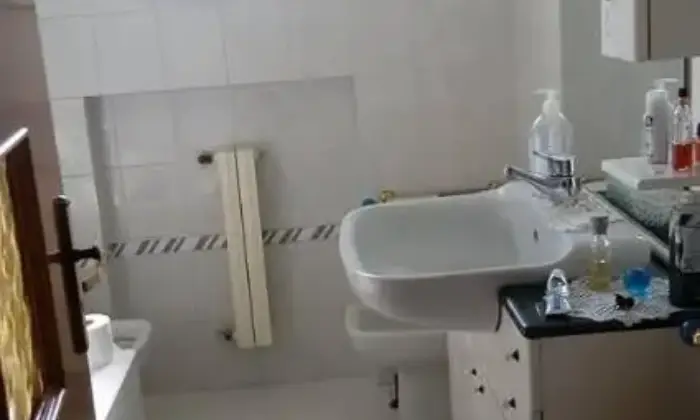 Rexer-Bari-Ultime-Stanze-per-Lavoratori-Specializzandi-Studenti-uomini-BAGNO