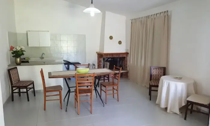 Rexer-Buccheri-Villetta-singola-con-ampio-terreno-in-affitto-CUCINA