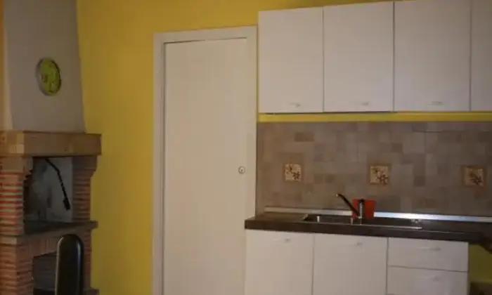 Rexer-Viterbo-Caratteristico-appartamento-CUCINA