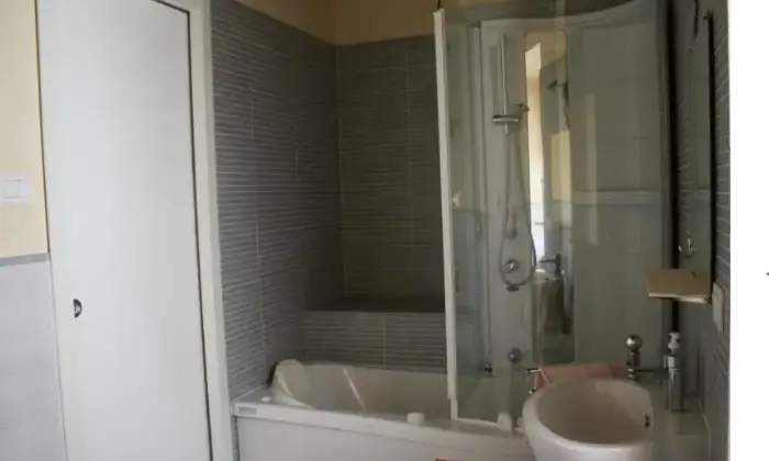 Rexer-Viterbo-Caratteristico-appartamento-BAGNO