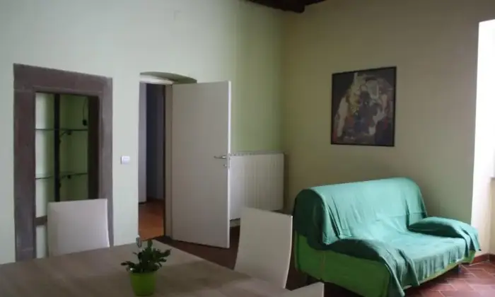 Rexer-Viterbo-Caratteristico-appartamento-SALONE