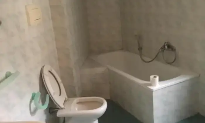 Rexer-Marano-di-Napoli-Cucina-stanze-bagno-e-posto-auto-BAGNO