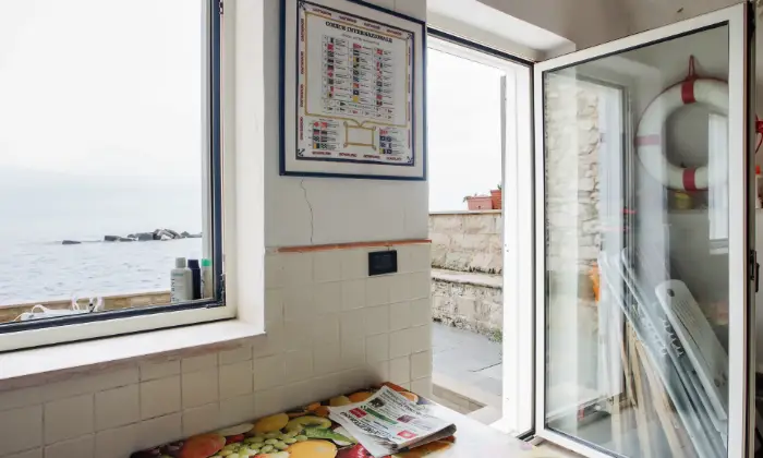 Rexer-Molfetta-Appartamento-in-pietra-nel-borgo-antico-di-Molfetta-CUCINA