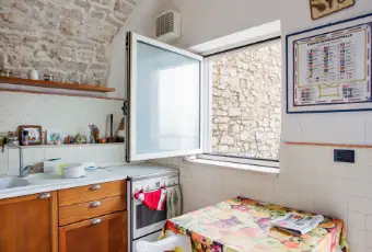Rexer-Molfetta-Appartamento-in-pietra-nel-borgo-antico-di-Molfetta-CUCINA
