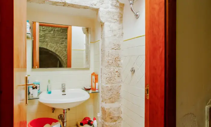 Rexer-Molfetta-Appartamento-in-pietra-nel-borgo-antico-di-Molfetta-BAGNO