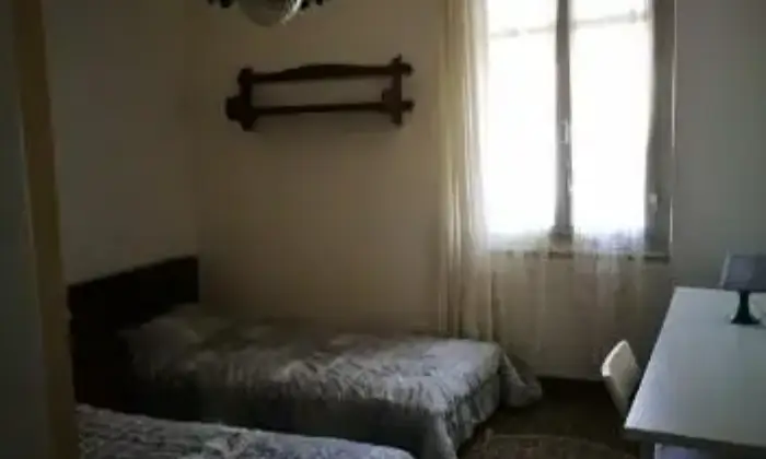 Rexer-Genova-Affitto-di-Appartamento-in-via-imperiale-CAMERA-DA-LETTO