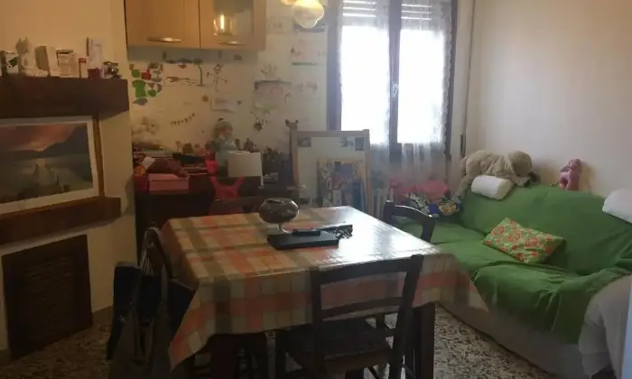 Rexer-Greve-in-Chianti-Affittasi-appartamento-semi-arredato-SALONE
