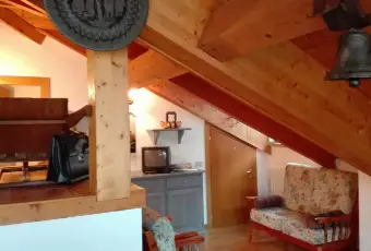 Rexer-Mezzano-Splendida-mansarda-vista-Dolomiti-posti-a-stagione-a-Mezzano-di-Primiero-SALONE