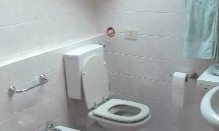 Rexer-Mezzano-Splendida-mansarda-vista-Dolomiti-posti-a-stagione-a-Mezzano-di-Primiero-BAGNO