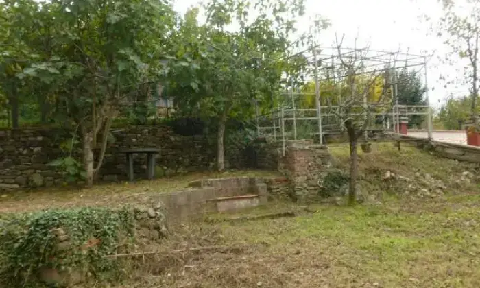 Rexer-Castel-Focognano-Appartamento-in-vecchio-borgo-GIARDINO