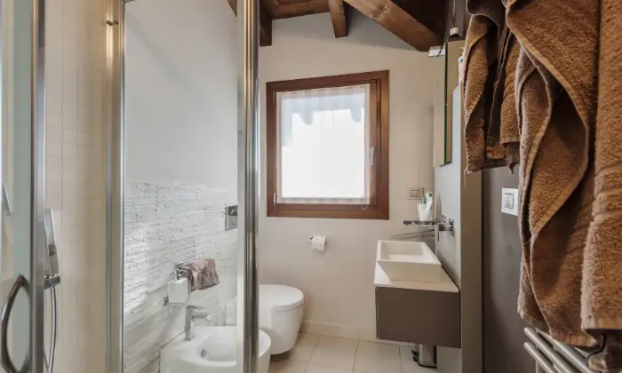 Rexer-Molare-VILLA-INDIPENDENTE-DI-NUOVA-COSTRUZIONE-CON-PISCINA-Molare-BAGNO