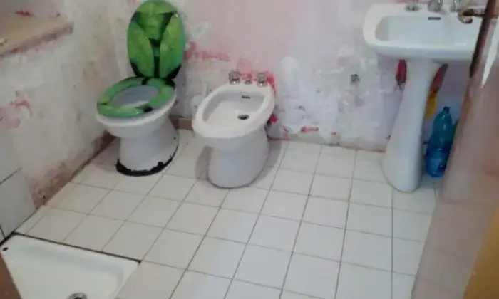 Rexer-Campoli-Appennino-Affitto-di-Appartamento-su-due-piani-in-via-dei-Giudei-BAGNO