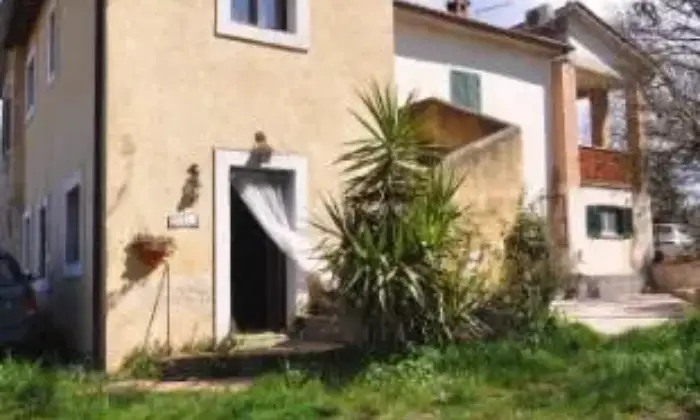 Rexer-Poggio-Mirteto-Amazon-a-km-Porzione-di-casale-con-giardino-ALTRO