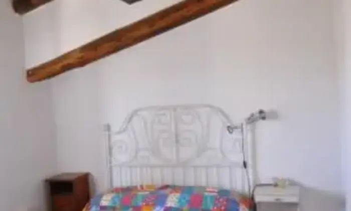 Rexer-Poggio-Mirteto-Amazon-a-km-Porzione-di-casale-con-giardino-CAMERA-DA-LETTO