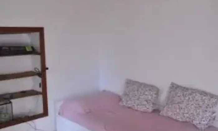 Rexer-Poggio-Mirteto-Amazon-a-km-Porzione-di-casale-con-giardino-CAMERA-DA-LETTO
