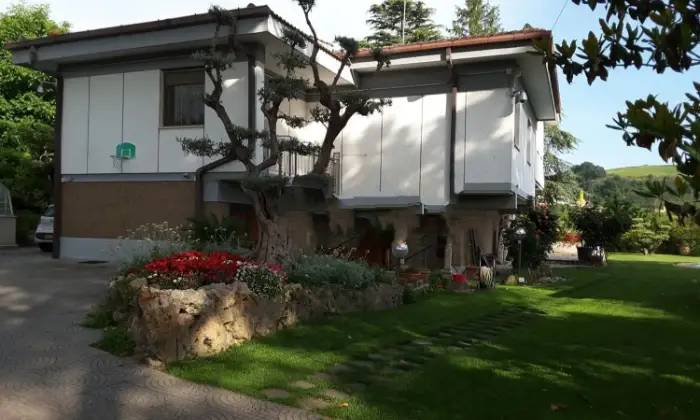 Rexer-Campagnano-di-Roma-Villa-in-affitto-in-viale-Antonio-Gramsci-a-ALTRO