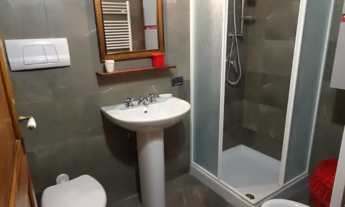 Rexer-Spoleto-Appartamento-Spoleto-Antico-Forno-centro-storico-BAGNO