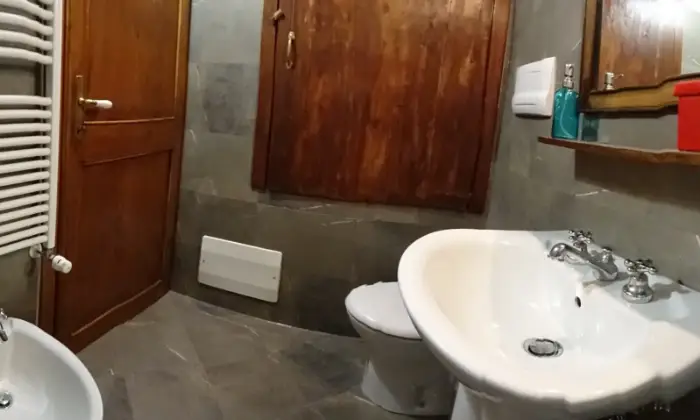 Rexer-Spoleto-Appartamento-Spoleto-Antico-Forno-centro-storico-BAGNO
