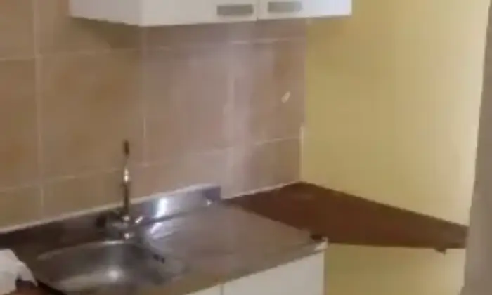 Rexer-Fara-Filiorum-Petri-Si-affitta-appartamento-Via-Vicenne-CUCINA