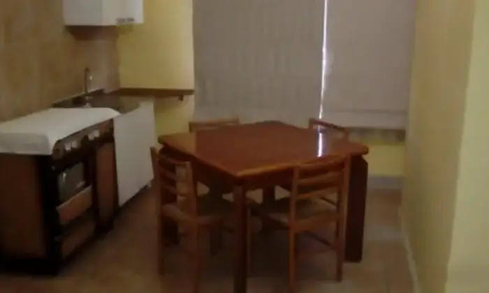 Rexer-Fara-Filiorum-Petri-Si-affitta-appartamento-Via-Vicenne-CUCINA