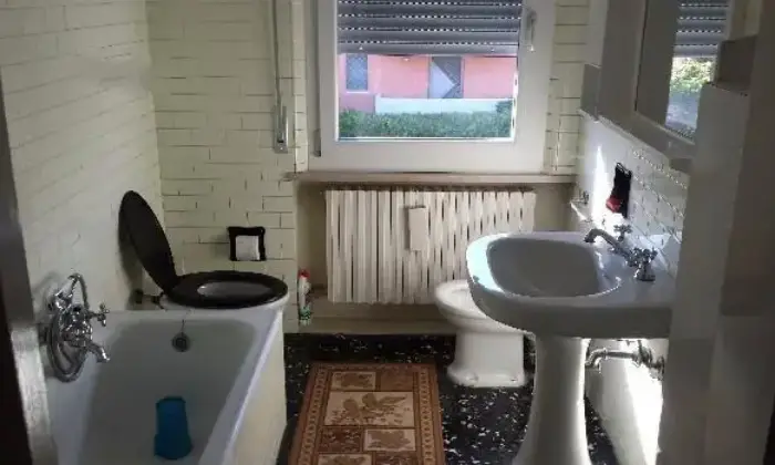 Rexer-Fano-Affitto-di-Casa-indipendente-in-via-Giotto-BAGNO