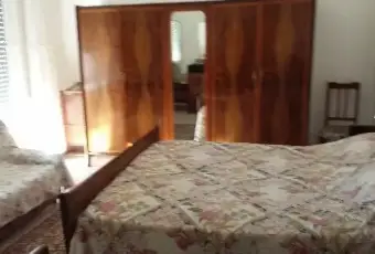 Rexer-Fano-Affitto-di-Casa-indipendente-in-via-Giotto-CAMERA-DA-LETTO
