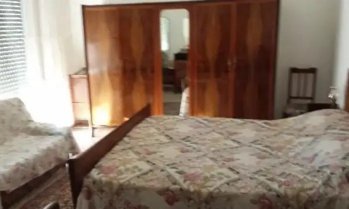 Rexer-Fano-Affitto-di-Casa-indipendente-in-via-Giotto-CAMERA-DA-LETTO