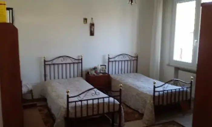Rexer-Fano-Affitto-di-Casa-indipendente-in-via-Giotto-CAMERA-DA-LETTO