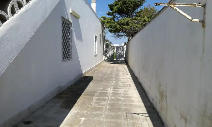 Rexer-Lecce-Salento-villetta-comoda-vicinissima-al-mare-cortile