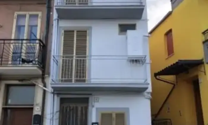Rexer-Monteroduni-Casa-singola-su-piazza-principale-ALTRO