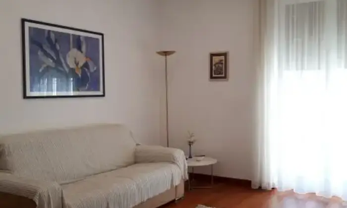 Rexer-Napoli-Attico-in-affitto-in-via-Giuseppe-Orsi-Arenella-Napoli-SALONE