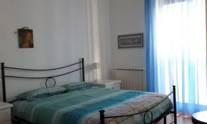 Rexer-Napoli-Attico-in-affitto-in-via-Giuseppe-Orsi-Arenella-Napoli-CAMERA-DA-LETTO