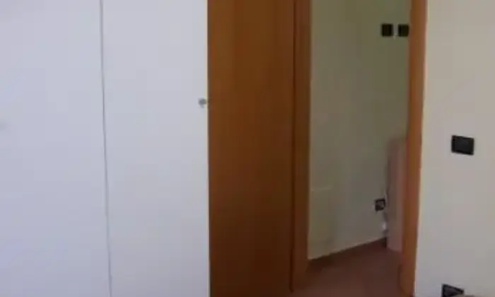 Rexer-Napoli-Bilocale-in-affitto-in-via-ScaglioneViali-Della-Corte-A-CAMERA-DA-LETTO
