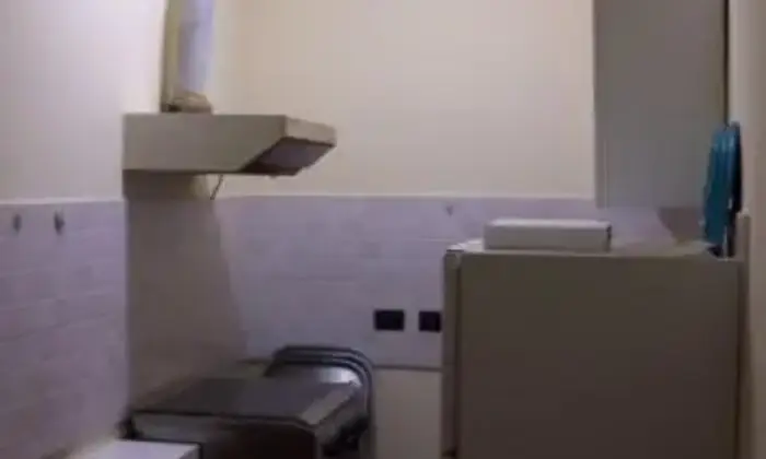 Rexer-Napoli-Bilocale-in-affitto-in-via-ScaglioneViali-Della-Corte-A-CUCINA